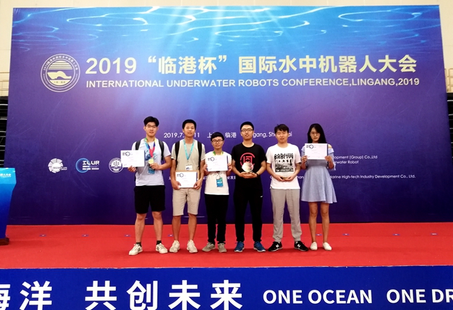 1563162959341075155.jpg 00300024347_88122e92.jpg